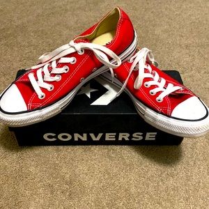 These red hot converses are so great for the spring and summer ☀️